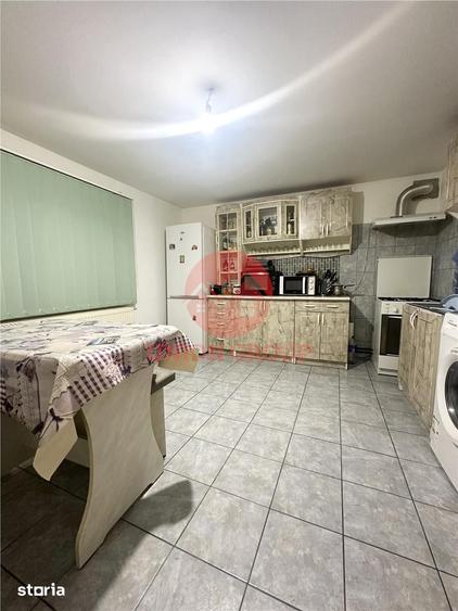Casă cu 8 camere cu Teren 624 Mp în Valu lui Traian