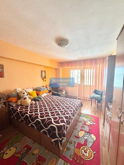 Apartament cu 3 camere decomandat în Central