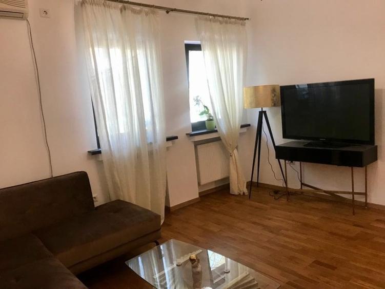 Apartament cu 2 camere semidecomandat, mobilat în Calea Victoriei