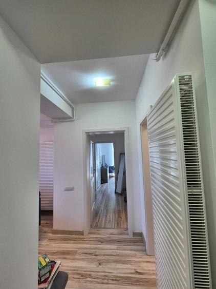 Apartament cu 3 camere semidecomandat în Central