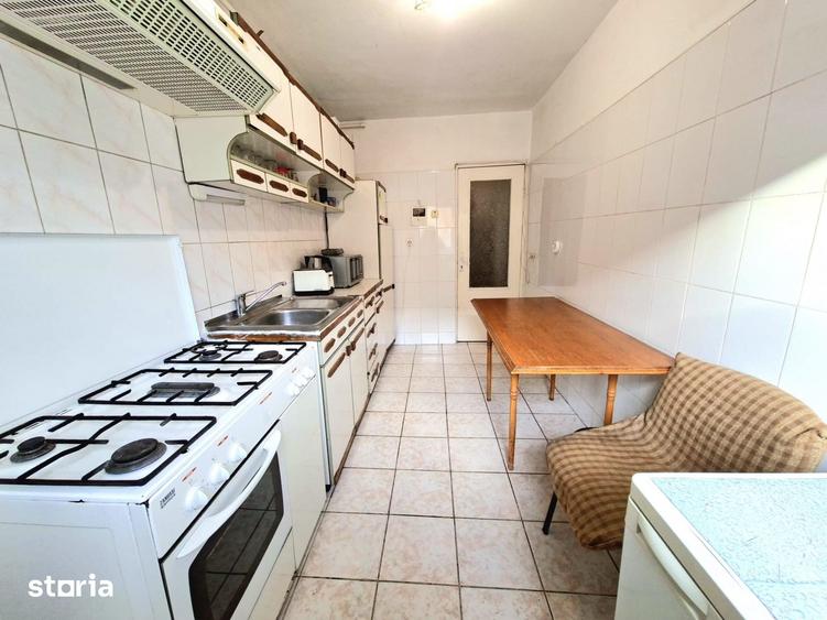 Apartament cu 4 camere semidecomandat în Central