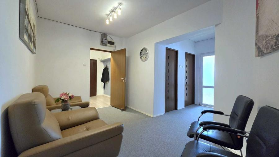 Apartament cu 4 camere decomandat în Universitate