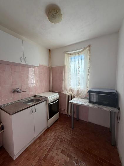 Apartament cu 2 camere semidecomandat în Colentina