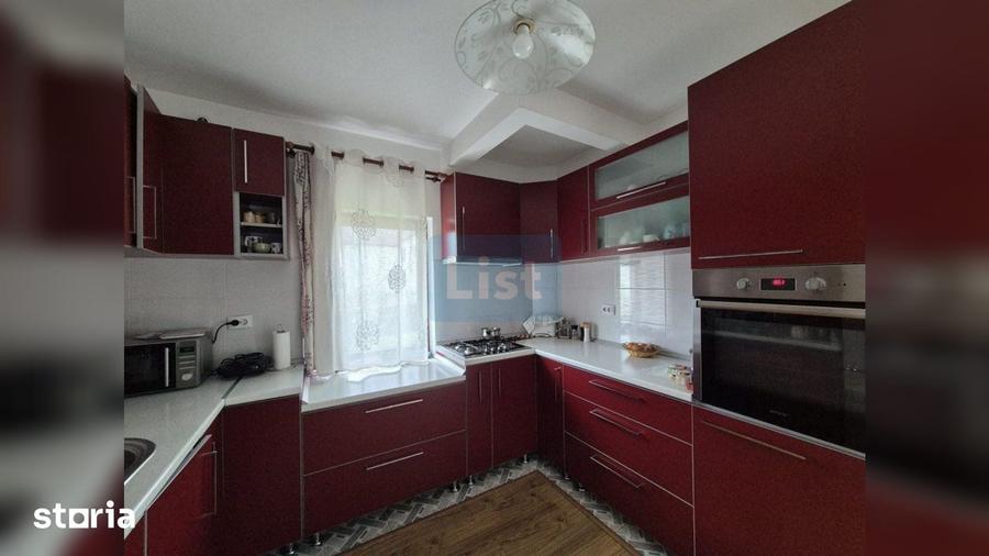 Casă cu 6 camere cu Teren 1400 Mp în Apahida