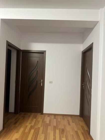 Apartament cu 3 camere semidecomandat în Exterior Vest