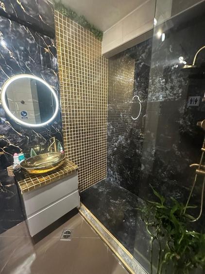 Apartament cu 3 camere semidecomandat în Apărătorii Patriei