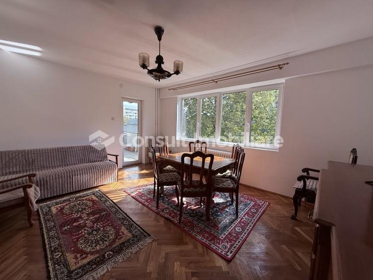 Apartament cu 3 camere decomandat, mobilat în Andrei Mureșanu