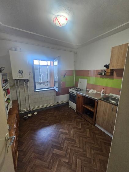 Apartament cu 3 camere decomandat în Tomești