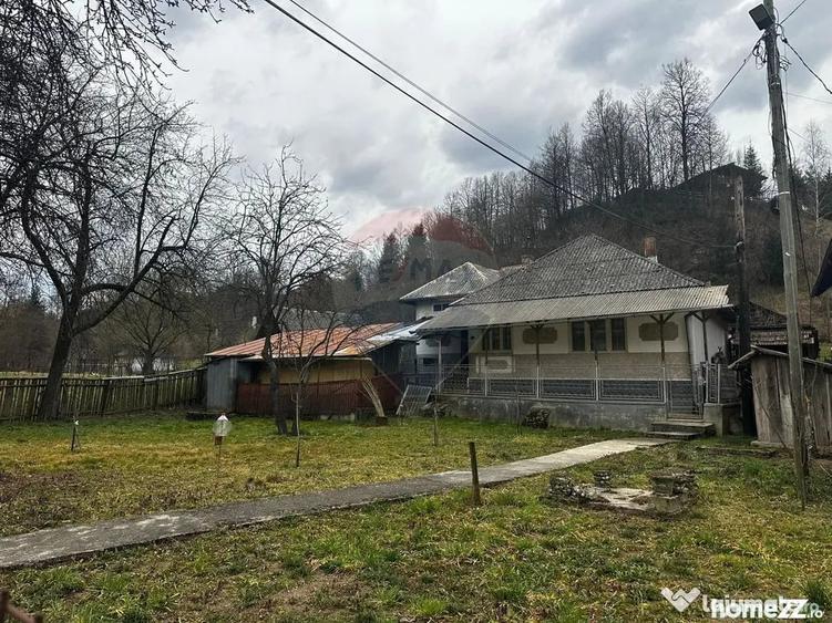 Casă cu 3 camere cu Teren 3440 Mp în Central