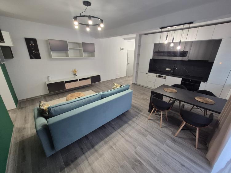 Apartament cu 2 camere decomandat în Girocului