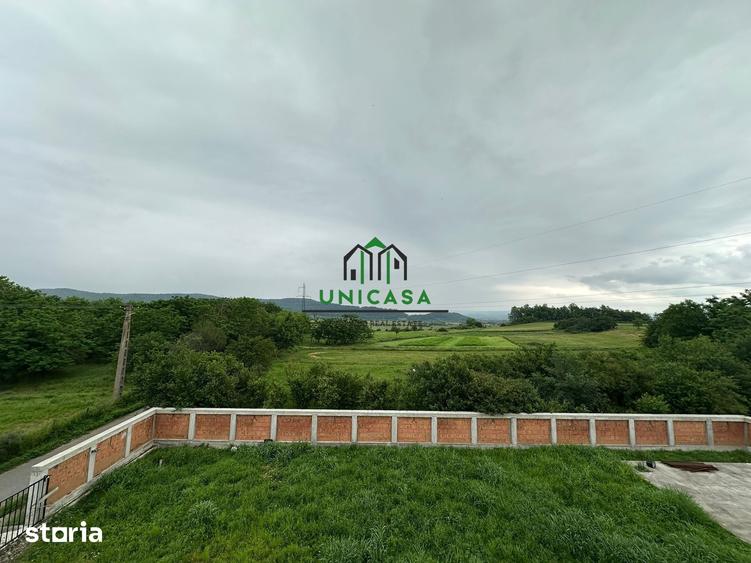 Casă cu 8 camere cu Teren 2000 Mp în Băbeni