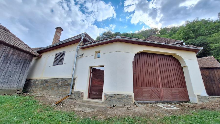 Casă cu 4 camere în Fântânele