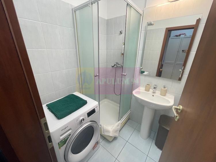 Apartament cu 3 camere decomandat, mobilat în Titan