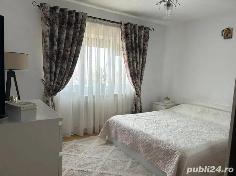 Apartament cu 3 camere decomandat în 1 Decembrie