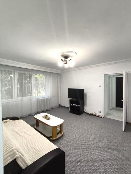 Apartament cu 3 camere semidecomandat în Cantemir