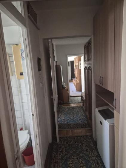 Apartament cu 3 camere semidecomandat, mobilat în Girocului