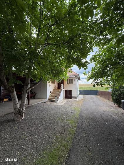 Casă cu 4 camere cu Teren 1900 Mp în Frunzeni