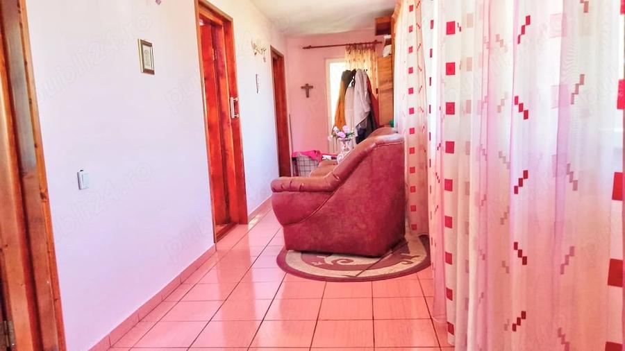 Casă cu 2 camere cu Teren 1800 Mp în Central