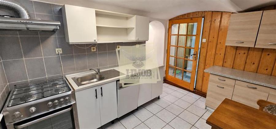 Apartament cu 2 camere decomandat, mobilat în Central