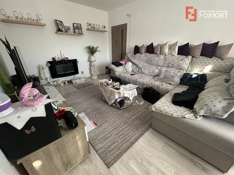 Apartament cu 3 camere semidecomandat, mobilat în Șag