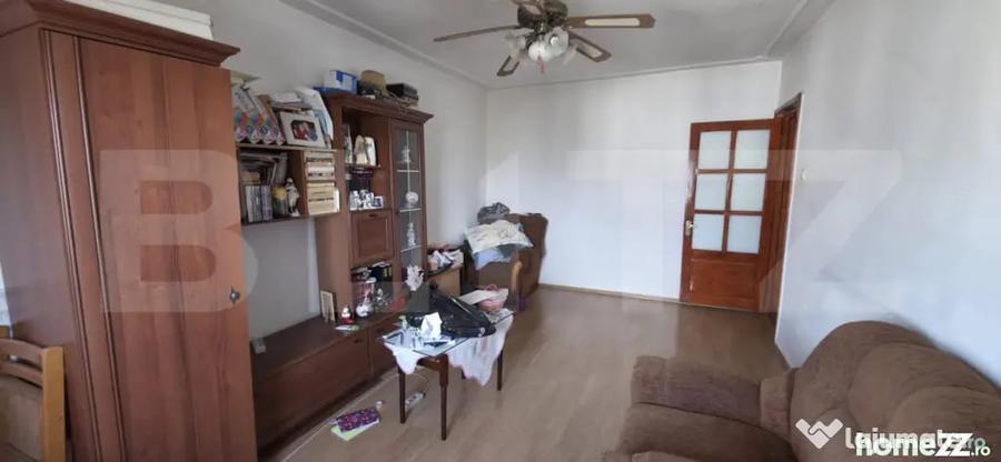 Apartament cu 3 camere decomandat în Mihai Bravu