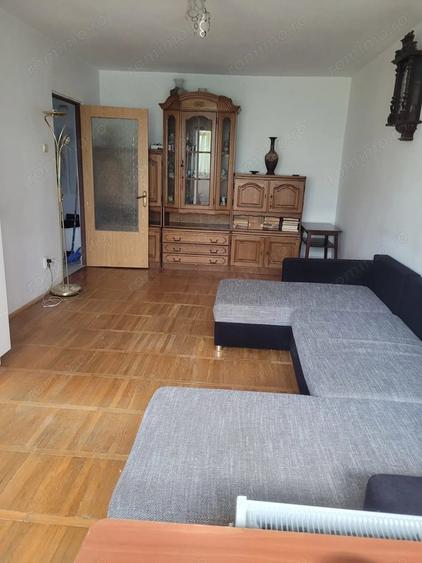 Apartament cu 4 camere decomandat în Est