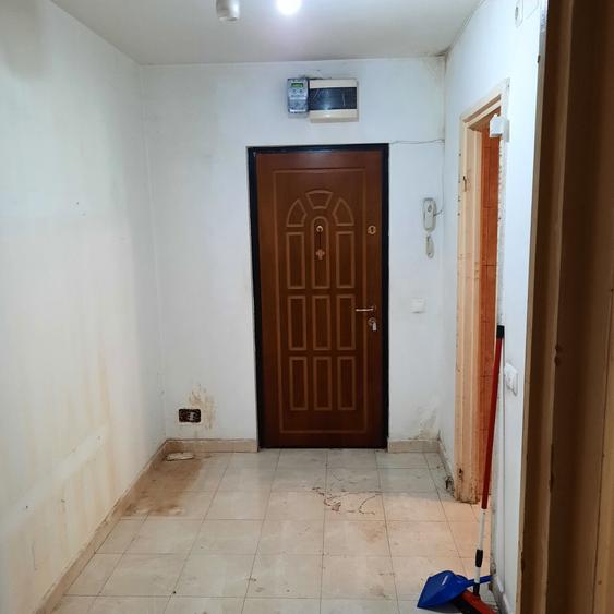 Apartament cu 4 camere decomandat în Virtuții