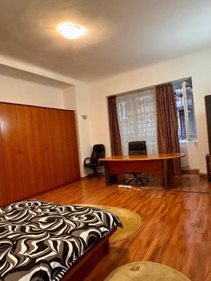 Apartament cu 2 camere semidecomandat, mobilat în Universitate