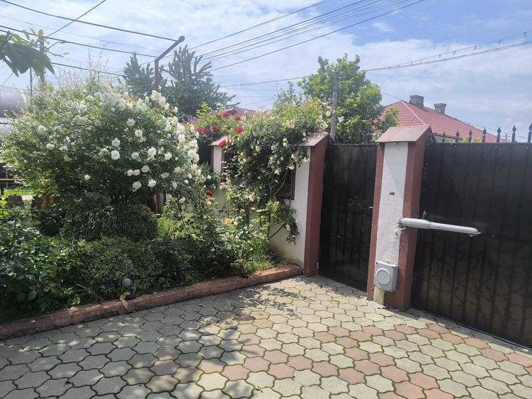 Casă cu 4 camere în Exterior Vest