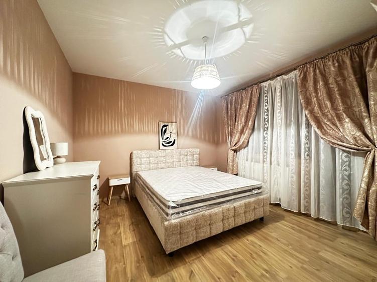 Apartament cu 3 camere decomandat în Europa