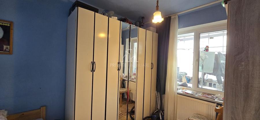 Apartament cu 3 camere semidecomandat, mobilat în Est