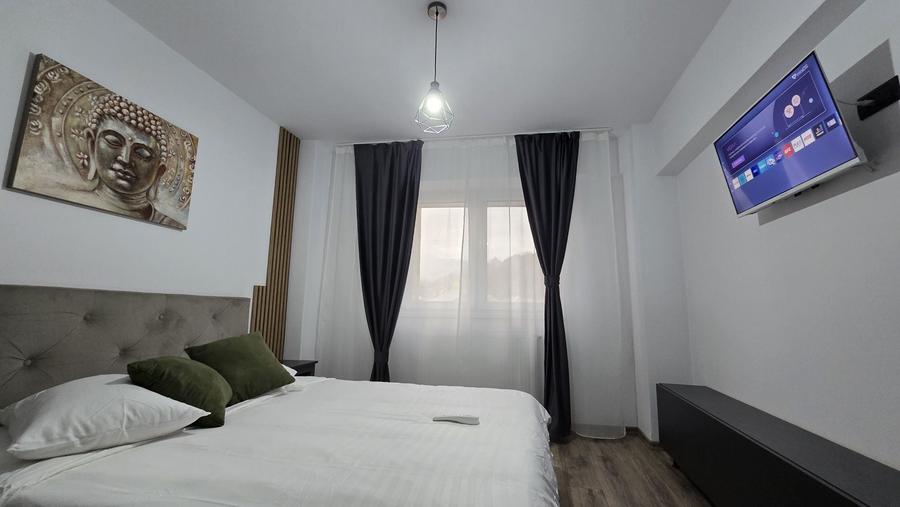 Apartament cu 3 camere decomandat în Exterior Vest