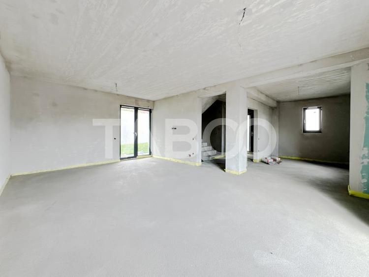 Duplex cu 4 camere cu Canalizare în Florești