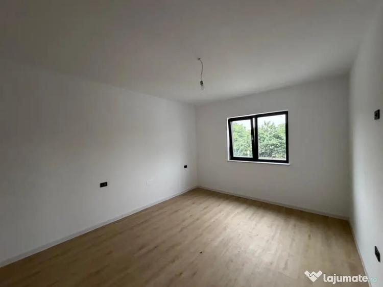 Casă cu 3 camere cu Teren 370 Mp în Central