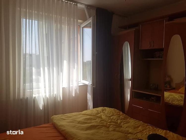 Apartament cu 3 camere decomandat în Teiul Doamnei