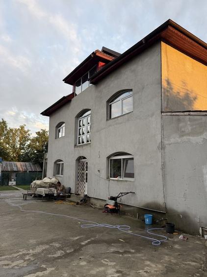 Casă cu 4 camere în Stâlpu