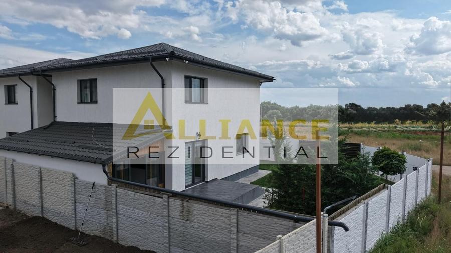 Casă individuală cu 4 camere cu Canalizare în Berceni