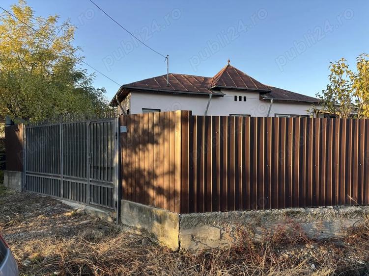 Casă cu 4 camere cu Teren 940 Mp în Răzvad