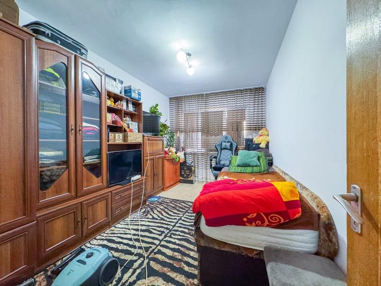Apartament cu 3 camere decomandat în Piața Centrală