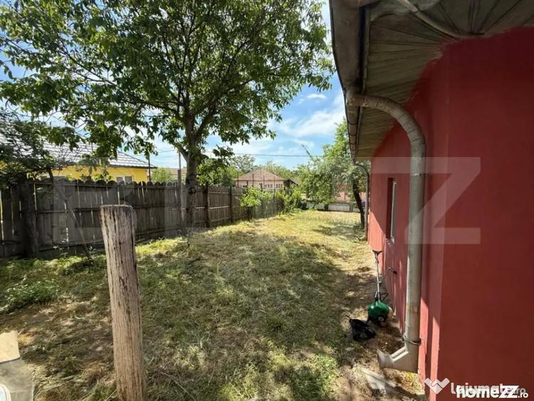 Casă cu 4 camere cu Teren 6000 Mp în Central