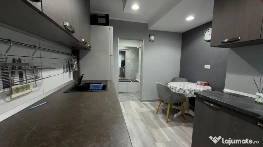 Apartament cu 3 camere decomandat în Giurgiului