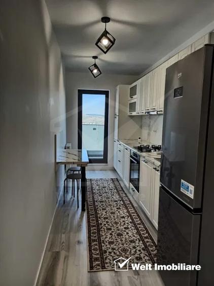 Apartament cu 3 camere semidecomandat, mobilat în Zorilor