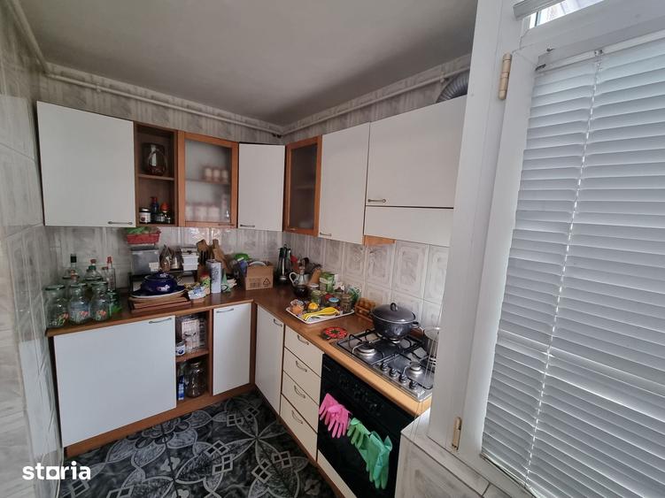 Apartament cu 4 camere decomandat în Delfinariu