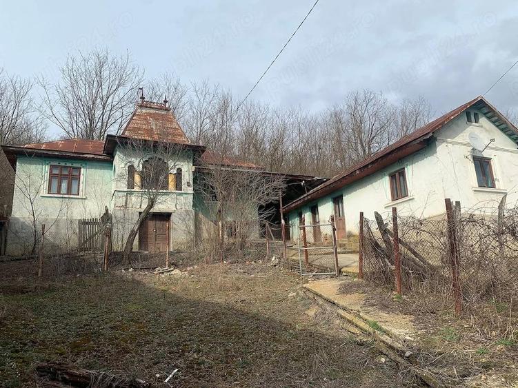 Se vinde casa din caramida, locuibila, in comuna Meline?ti, Dolj. Suprafa?a teren: 1700 mp intravil - 3