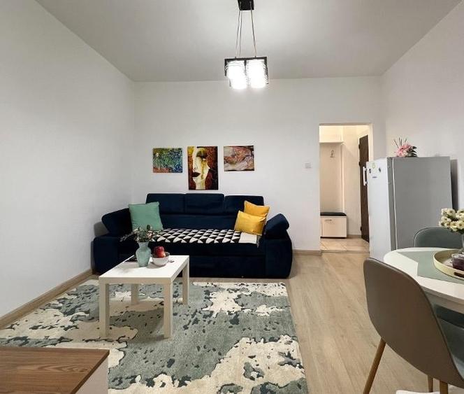 Apartament cu 2 camere semidecomandat în Universitate