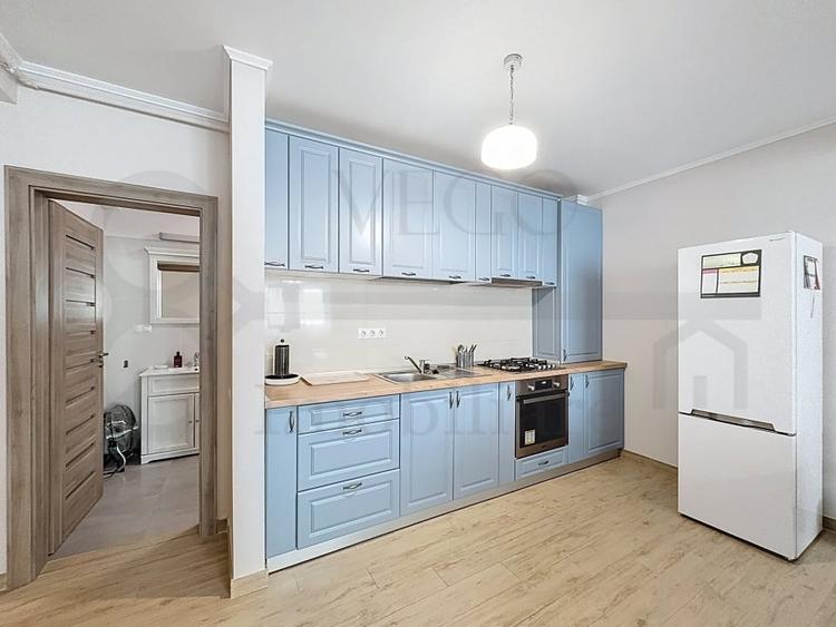 Apartament cu 3 camere semidecomandat, mobilat în Central