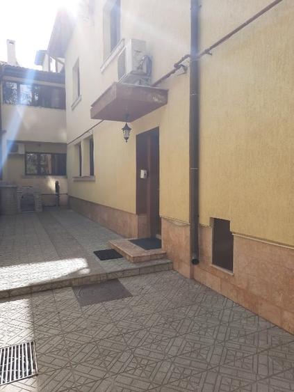 Spațiu comercial, de 220 mp, în P-ța Victoriei