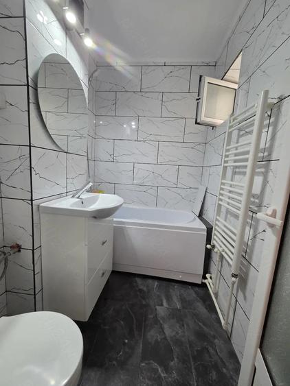 Apartament cu 3 camere semidecomandat în Viziru 1