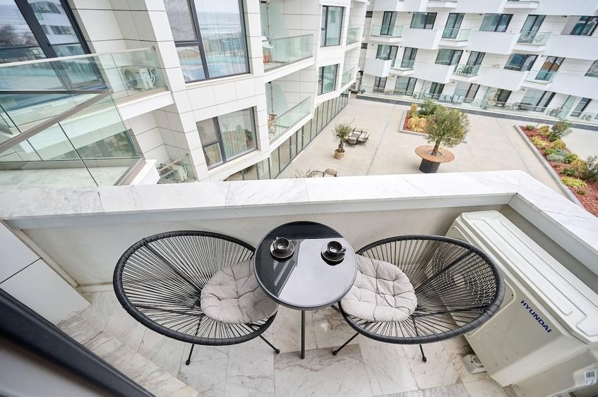 Apartament cu 3 camere decomandat în Mamaia-Sat