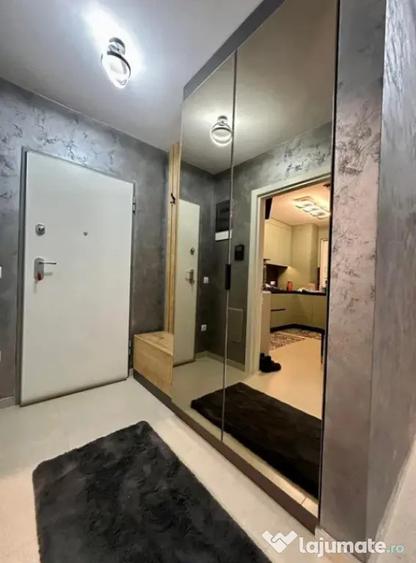 Apartament cu 3 camere decomandat în Tractorul